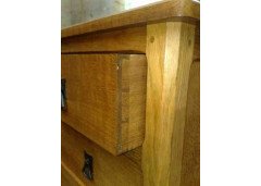 Alan Acornman Grainger. An Oak chest of drawers with five drawers - Thumbnail 7
