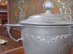 Kayserzinn. An Art Nouveau Pewter Jar & Lid with Three Stylised Handle - Thumbnail 4
