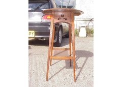 An Oak Arts & Crafts sidetable - Thumbnail 2
