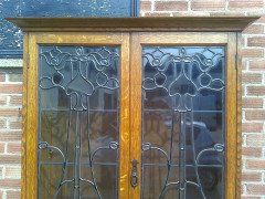Shapland & Petter. An Arts & Crafts Oak bookcase of superior quality with flaring cornice - Thumbnail 3