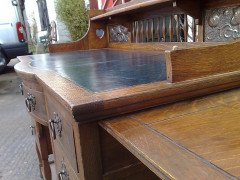 Shapland & Petter. A stunning Arts & Crafts Oak desk with an upper shelf - Thumbnail 6