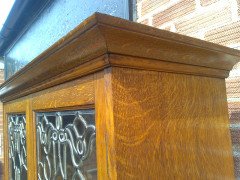 Shapland & Petter. An Arts & Crafts Oak bookcase of superior quality with flaring cornice - Thumbnail 4