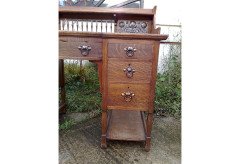 Shapland & Petter. A stunning Arts & Crafts Oak desk with an upper shelf - Thumbnail 11