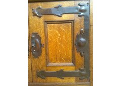 Shapland & Petter. An Arts & Crafts Oak bookcase of superior quality with flaring cornice - Thumbnail 11
