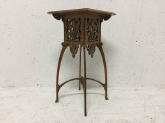 Gustave Serrurier-Bovy, Style of. An Art Nouveau Oak side table/plant stand - Thumbnail 2