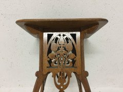 Gustave Serrurier-Bovy, Style of. An Art Nouveau Oak side table/plant stand - Thumbnail 4