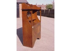 G. M. Ellwood for Bath Cabinet Makers. An Arts & Crafts Oak sideboard - Thumbnail 2