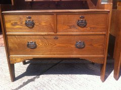 Shapland & Petter. An Arts & Crafts dressing table with heart cut-outs below the shelf - Thumbnail 6