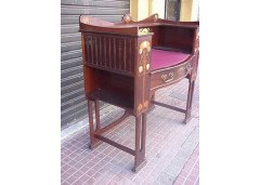 Shapland & Petter. A fantastic mahogany desk inlaid with stylised flowers of various fruit woods - Thumbnail 2