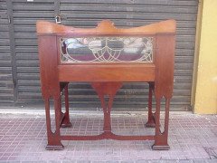 Shapland & Petter. A fantastic mahogany desk inlaid with stylised flowers of various fruit woods - Thumbnail 3