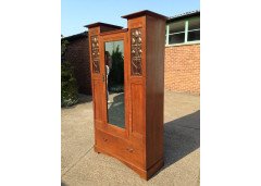 Shapland & Petter. A near pair of Arts & Crafts Oak single wardrobes - Thumbnail 2