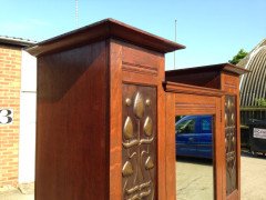 Shapland & Petter. A near pair of Arts & Crafts Oak single wardrobes - Thumbnail 3