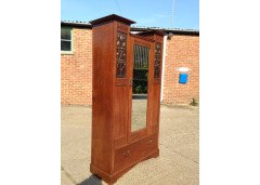 Shapland & Petter. A near pair of Arts & Crafts Oak single wardrobes - Thumbnail 4