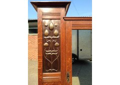 Shapland & Petter. A near pair of Arts & Crafts Oak single wardrobes - Thumbnail 5
