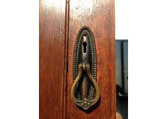 Shapland & Petter. A near pair of Arts & Crafts Oak single wardrobes - Thumbnail 7