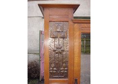 Shapland and Petter. A near pair of Arts and Crafts oak single wardrobes - Thumbnail 11