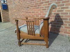 A Good Quality Arts & Crafts Oak Reclining Armchair - Thumbnail 2