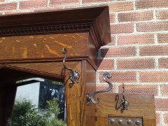 Shapland & Petter. An Arts & Crafts Oak hallstand - Thumbnail 3