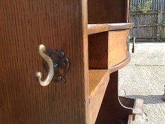 Shapland & Petter. An Arts & Crafts Oak hallstand - Thumbnail 15