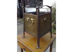 An Arts & Crafts copper coal/log box - Thumbnail 2