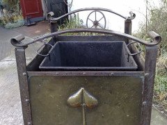 An Arts & Crafts copper coal/log box - Thumbnail 4