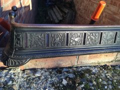 Thomas Jeckyll. Anglo-Japanese brass and cast iron fender - Thumbnail 2