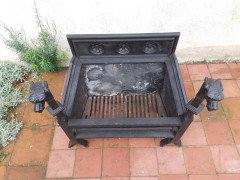 Hart Son & Peard, English Aesthetic Movement Fire Grate with Dog Head Finials - Thumbnail 10