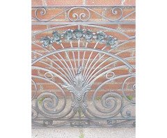 Victor Horta, Style of. An Art Nouveau Hand Wrought Iron Floral Balcony Railing - Thumbnail 3