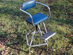 Mid-Century Modern Chrome Rotating & Extending Child's Hairdressing Armchair - Thumbnail 2