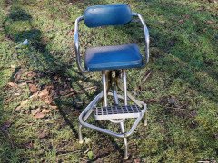 Mid-Century Modern Chrome Rotating & Extending Child's Hairdressing Armchair - Thumbnail 3