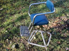 Mid-Century Modern Chrome Rotating & Extending Child's Hairdressing Armchair - Thumbnail 4