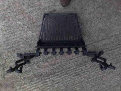 M. H. Baillie Scott, attributed. A Hand Forged Iron Grate with Integrated Andirons - Thumbnail 2