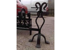 M. H. Baillie Scott, attributed. A Hand Forged Iron Grate with Integrated Andirons - Thumbnail 6