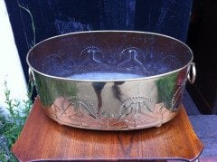 Margaret Gilmour, attributed. Arts & Crafts Brass Planter with Embossed Kissing Birds - Thumbnail 2