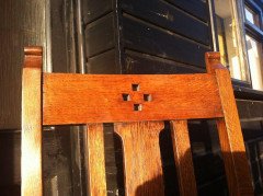 Wylie & Lochhead, attributed. A Pair of Glasgow School Arts & Crafts Oak Dining Chairs - Thumbnail 4