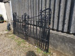 Pair of Arts & Crafts Hand Forged Iron Gates with Sweeping Top Rails - Thumbnail 18