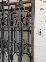 Tall Set of A&c Cast Iron Gates in the Glasgow-Style with Split Heart Details - Thumbnail 9