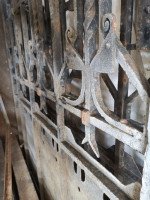 Tall Set of A&c Cast Iron Gates in the Glasgow-Style with Split Heart Details - Thumbnail 14