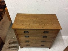 Harris Lebus Arts & Crafts Oak Chest of Drawers with Floral Detailed Handles - Thumbnail 3
