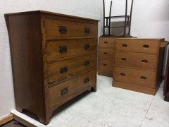 Harris Lebus Arts & Crafts Oak Chest of Drawers with Floral Detailed Handles - Thumbnail 2