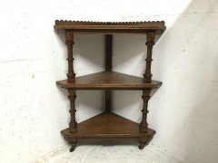 Charles Bevan for Marsh Jones & Cribb. A Gothic Revival Oak Corner Piece - Thumbnail 2