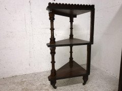 Charles Bevan for Marsh Jones & Cribb. A Gothic Revival Oak Corner Piece - Thumbnail 3