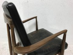 Finn Juhl Attributed, Scandinavian Teak Armchair with a Sculptural Design - Thumbnail 5