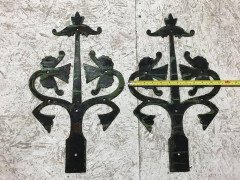 Gothic Revival, Pair of Cast Iron Hinges with Painted Green Finish (c.1875) - Thumbnail 3