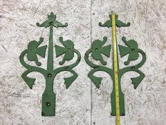 Gothic Revival, Pair of Cast Iron Hinges with Painted Green Finish (c.1875) - Thumbnail 2