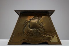 Margaret Gilmour, attributed. An Arts & Crafts Brass Planter Depicting a Galleon - Thumbnail 7