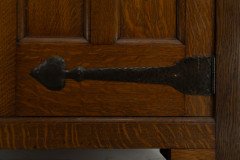 Shapland & Petter. A quality Glasgow style Arts & Crafts Oak Hall cupboard - Thumbnail 10