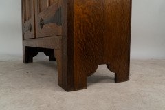 Shapland & Petter. A quality Glasgow style Arts & Crafts Oak Hall cupboard - Thumbnail 25