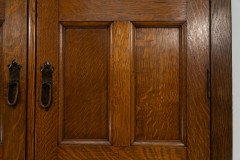 Shapland & Petter. A quality Glasgow style Arts & Crafts Oak Hall cupboard - Thumbnail 27