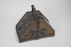 Benham & Froud, Designed by Dr. C. Dresser, Gothic Revival Oak Coal Scuttle - Thumbnail 4